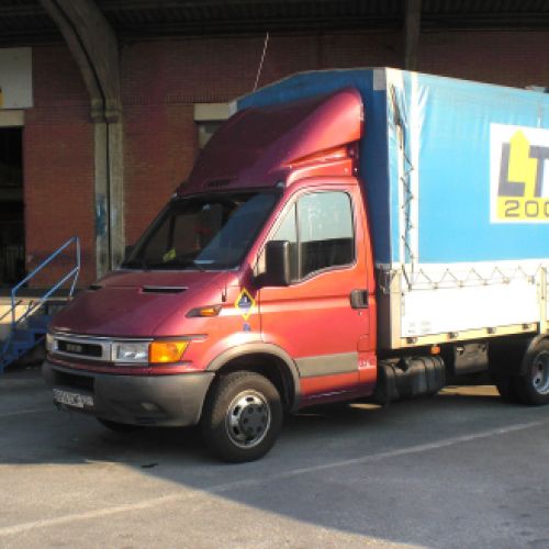 Flota de camiones de transportes LTA 2003