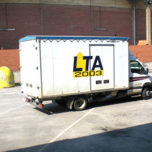 Flota de camiones de transportes LTA 2003